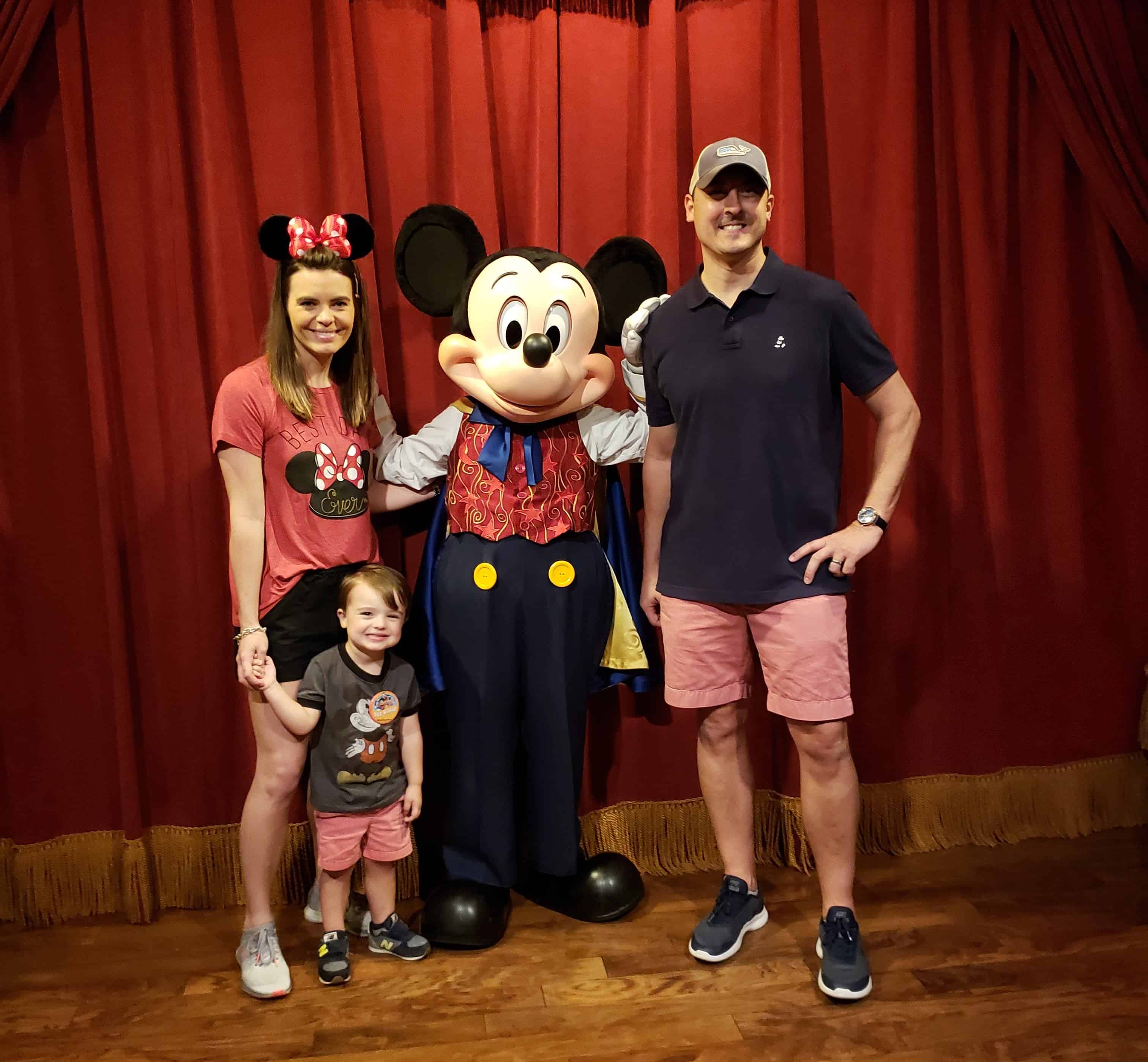 Work it women disney family picture